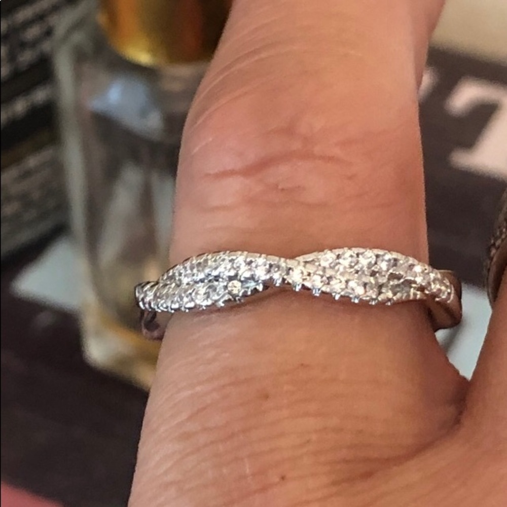!🌹14K White Gold Infinity Twist Band🌹 - Picture 5 of 8